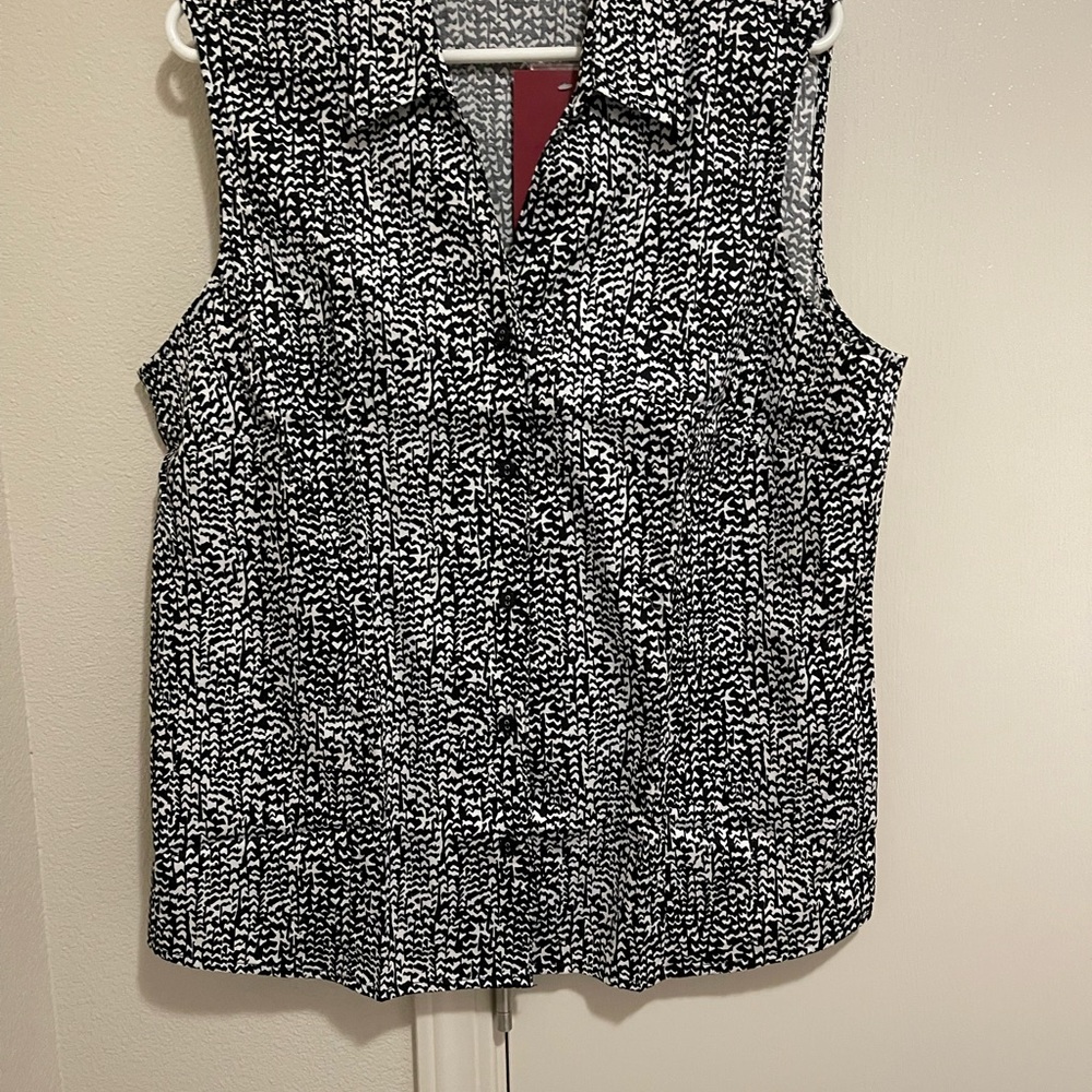 Black and White button down Sleeveless Top XL